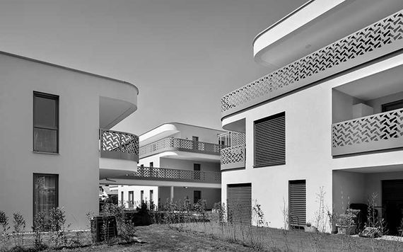 Architektur eines Mehrfamilienhauses in Vorarlberg